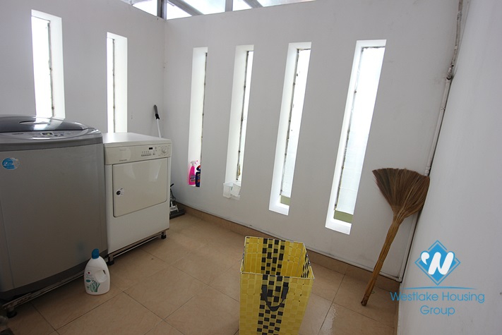 Splendid villa for rent on the lake in Tay Ho, Hanoi 